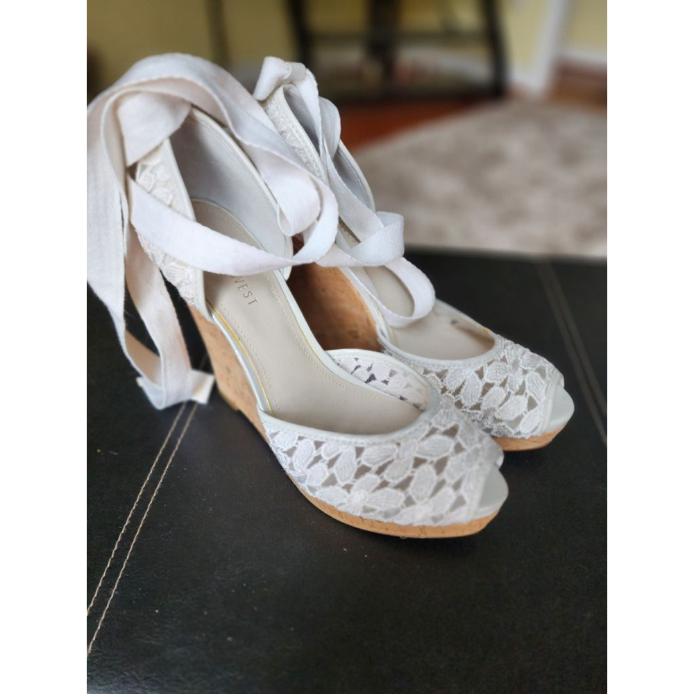 Women's Nine West White Lace Wedge Heel Shoes Size 7.5 NEW - Picture 3 of 7